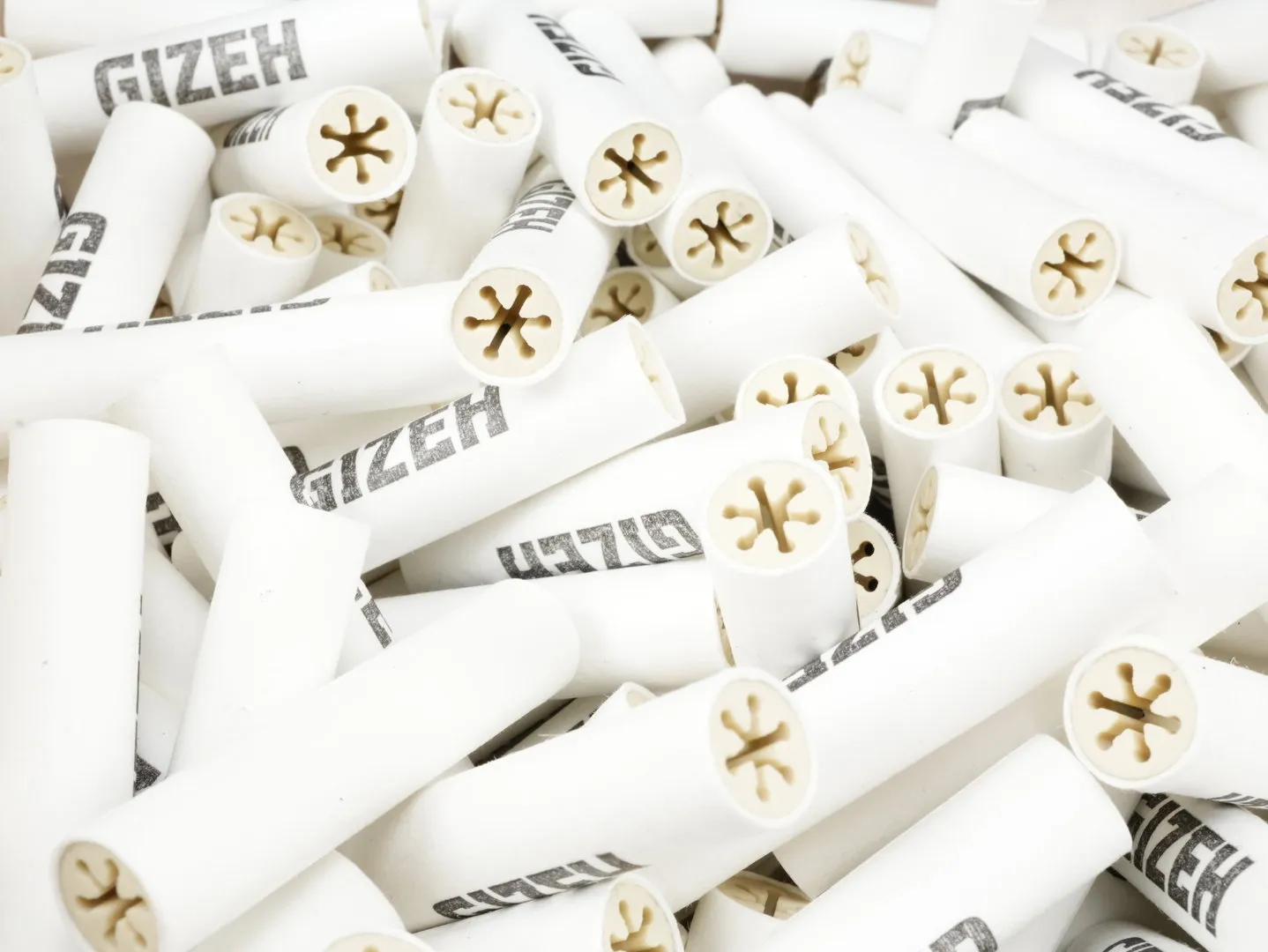 GIZEH Aktivkohlefilter 8mm 200 Stück (für 9mm Pfeifen) – Produktbild 3