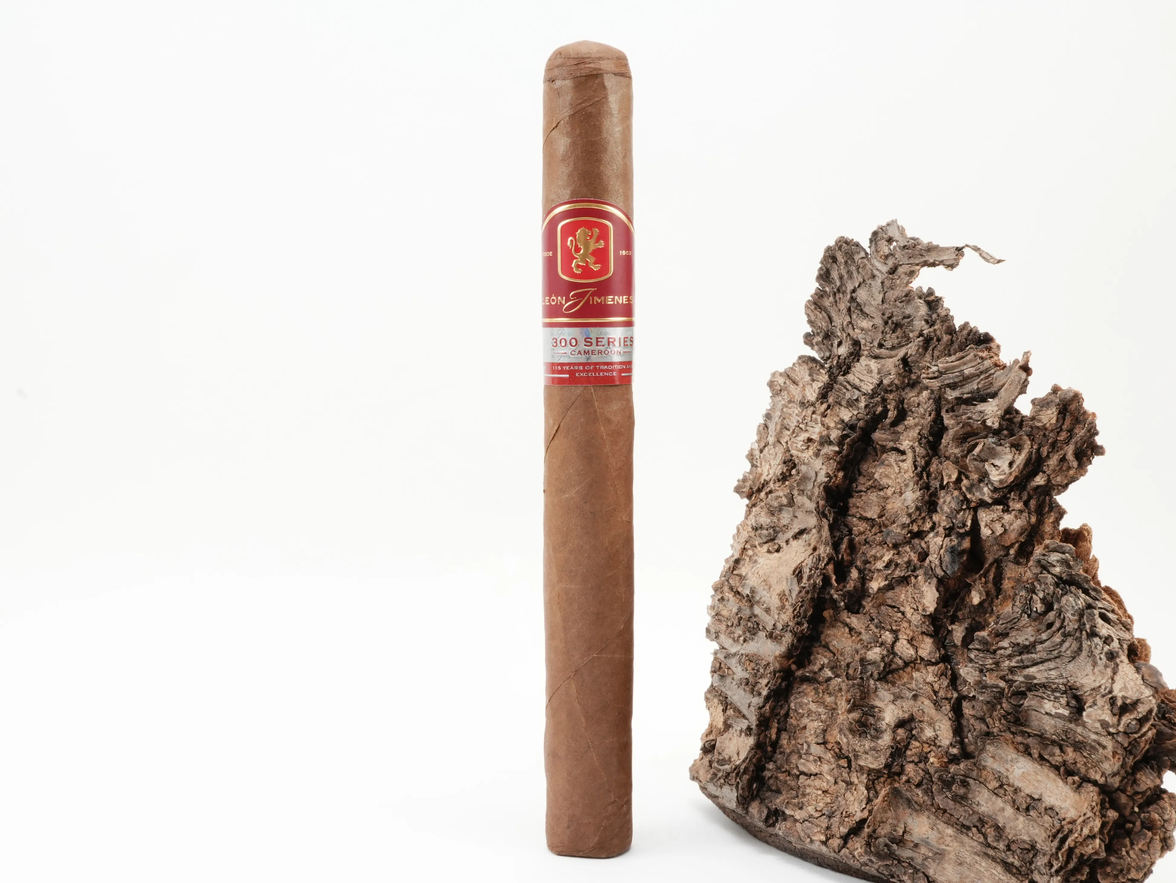 León Jimenes Series 300 Cameroon Churchill